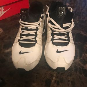 Black and white nike shox